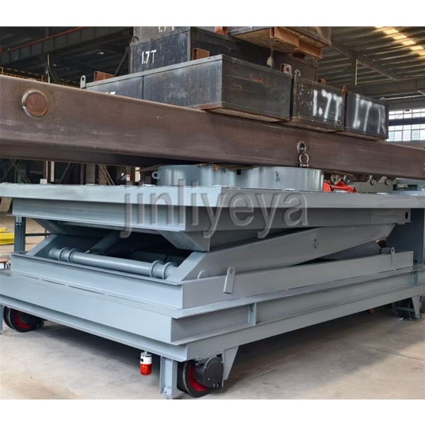 保定定制升降车（设备可移动，可升降、台面可旋转）